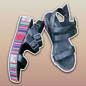 Arizona aztec pattern platform adjustable buckle strappy sandals Size 8